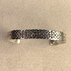 Sterling silver / Celtic design - stamped 925